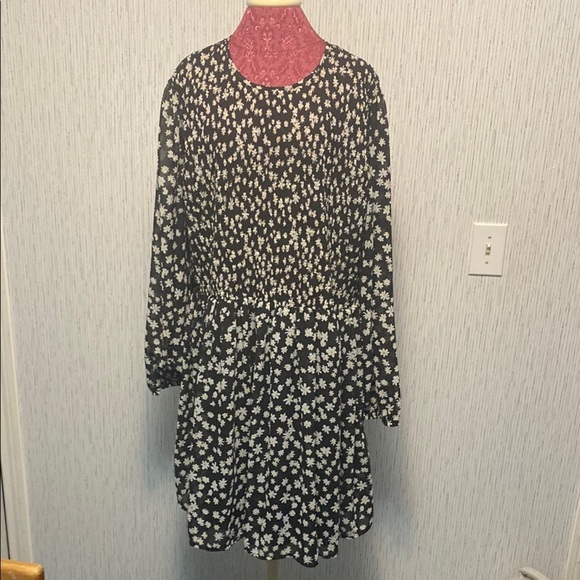 ASOS Dresses & Skirts - Black & White Style Daisy floral ASOS  Cinch  Top Size 18 Long Sleeve Dress